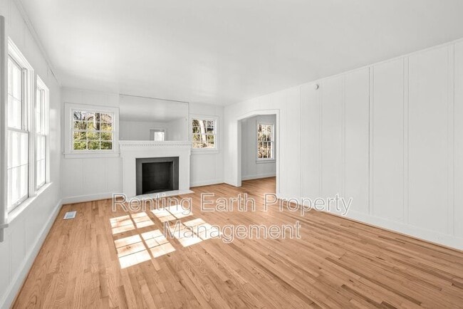 Photo - 1820 33rd St SW