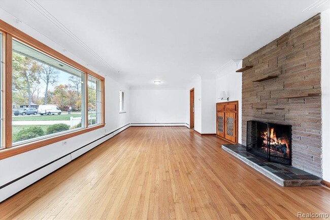 Photo - 9127 Lake Rd