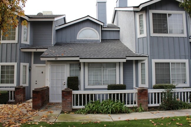 Building Photo - One Bedroom for Rent Southwest Bakersfield Gated Community