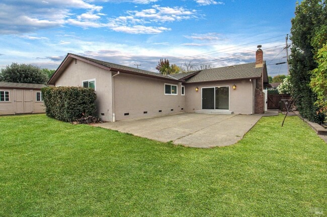 Photo - 599 Tamarack Dr