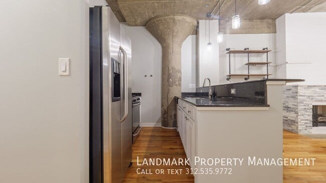 Photo - 1069 W 14th Pl Unidad 205