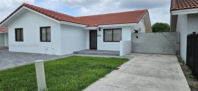 Building Photo - 14765 Kendale Lakes Blvd