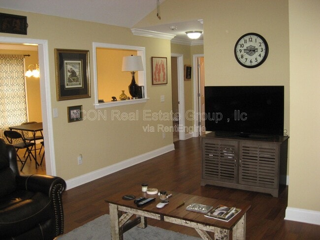 Photo - 285 Erica Ln SE