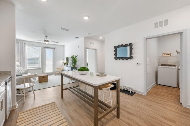 Novo Gateway | Apartments and Townhomes