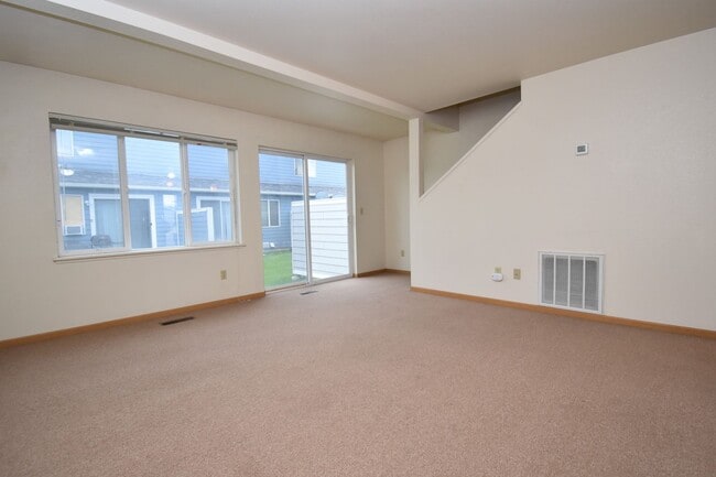 Photo - Townhouse-style unit! 2 Bedrooms, 1.5 Bath... Unidad B