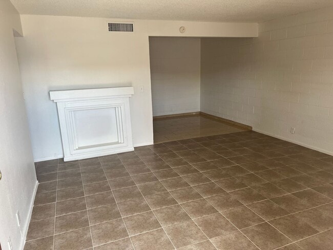 Building Photo - 2BED & 1BATH