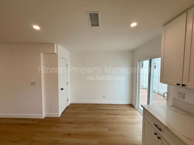 Photo - 607 Lemon Way