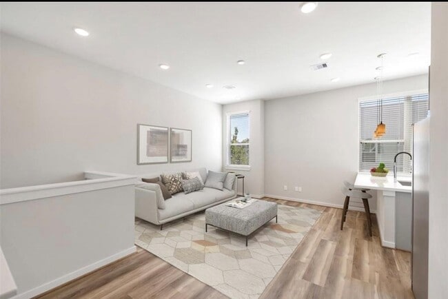 Photo - 602 Thornton Oaks Ln