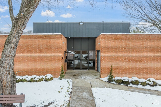 Leasing Office Building - Bristol Gardens Apartments