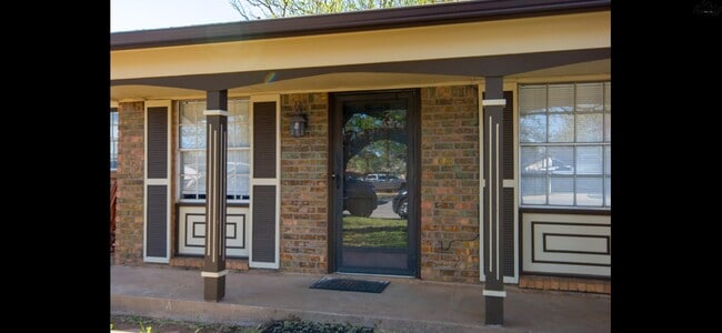 Photo - 906 Dosia Cir