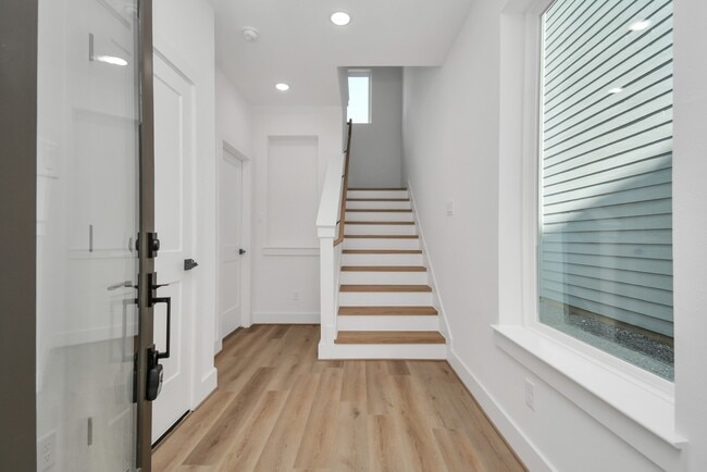 Photo - 3024 Live Oak St