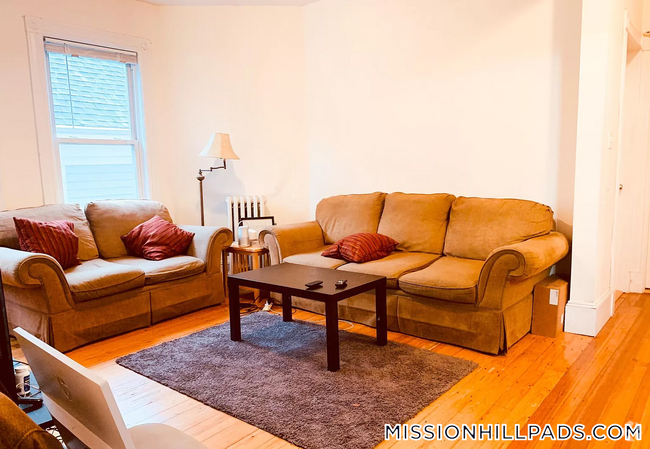 Building Photo - 17 Sachem St Rental