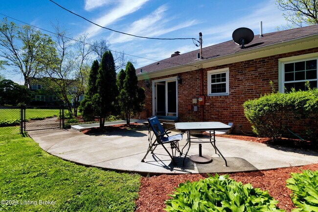 Photo - 401 Winton Ln