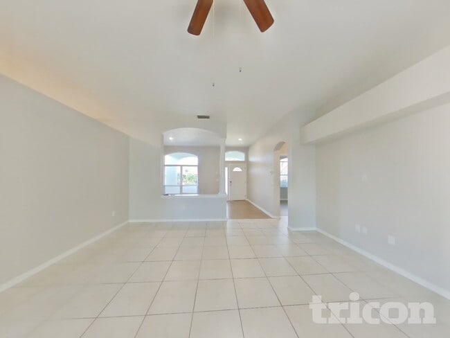 Photo - 28634 Hanging Moss Loop