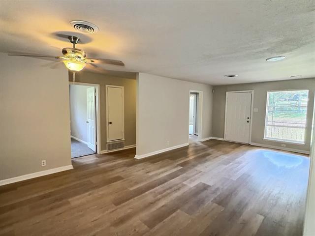 Photo - 111 E Doris Dr