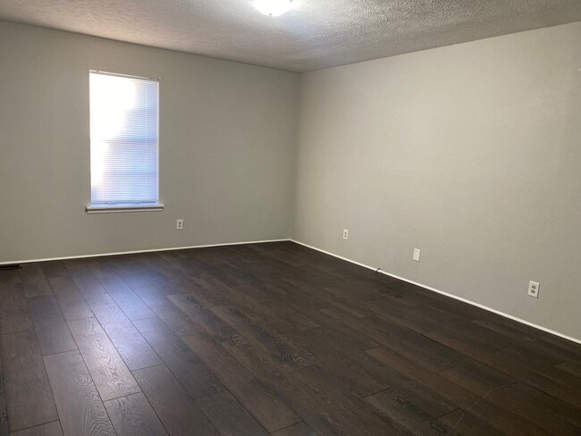 Photo - 294 Tinker Hill Cv Unidad B