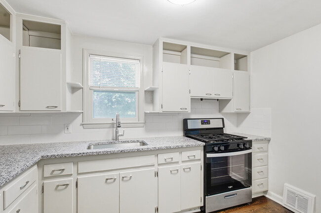 Cocina - 7231 Forest Ave