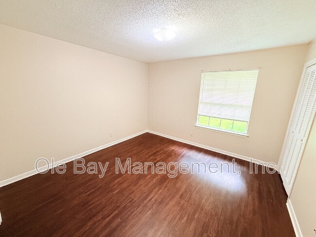 Photo - 965 Navco Rd