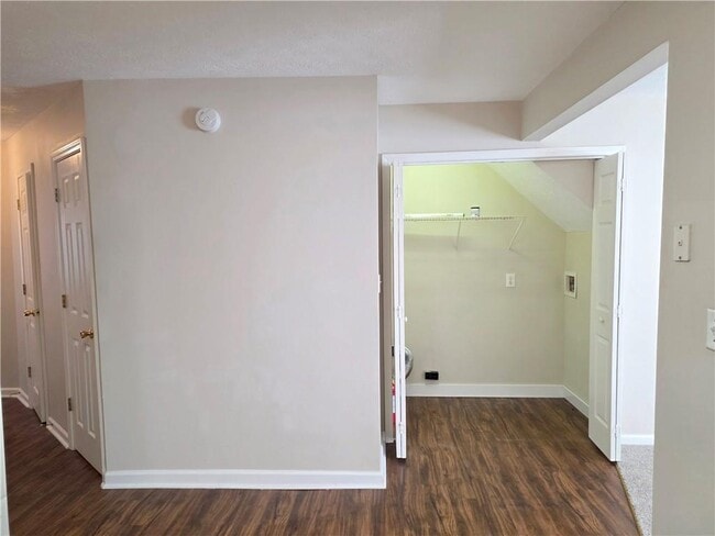 Photo - 100 Rosehip Ln