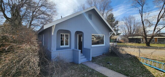 Building Photo - 2024 Darrow Ave Rental
