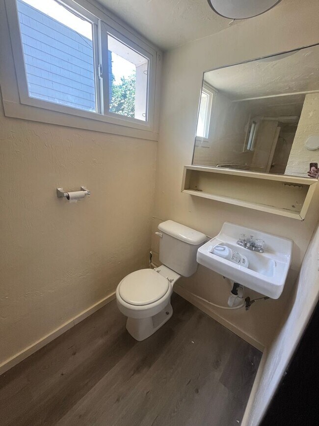 Photo - 430 W 12th Ave