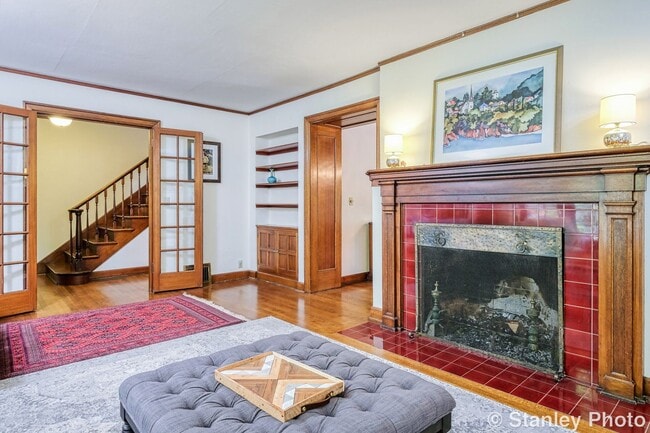 6044 SE Reed College Pl