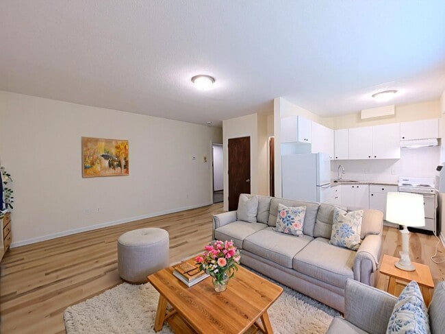 Building Photo - 2018 Commonwealth Ave Rental