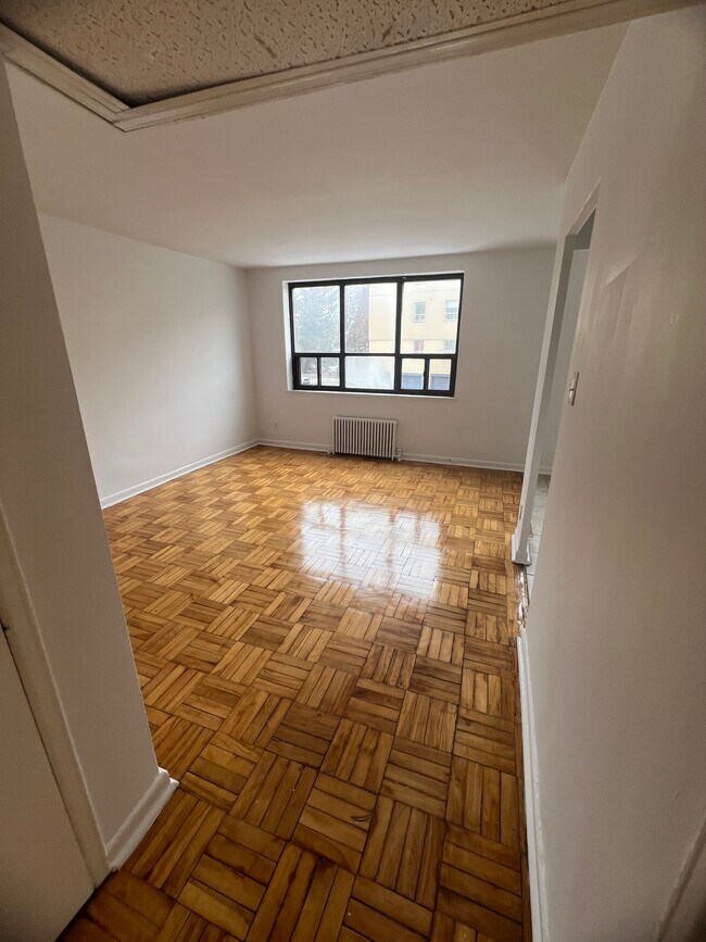 Photo - The Continental