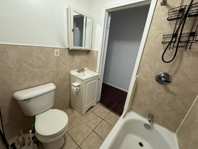 Photo - 860 Herkimer St Unidad 2