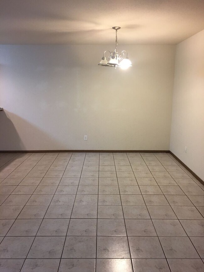 Photo - 1115 GRINNELL Cir Unit A