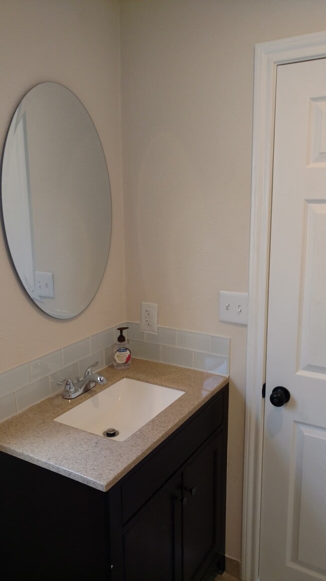 Photo - 429 W 2nd St Unidad 1/2