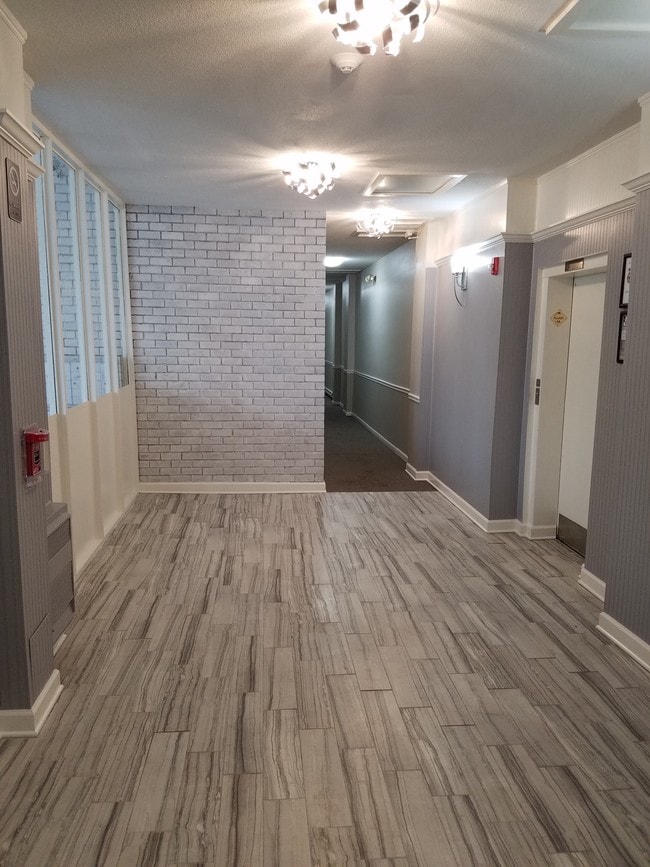 Whitney Manor Apartments