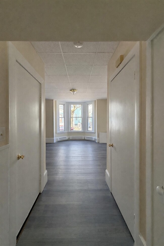 Building Photo - 9 School St