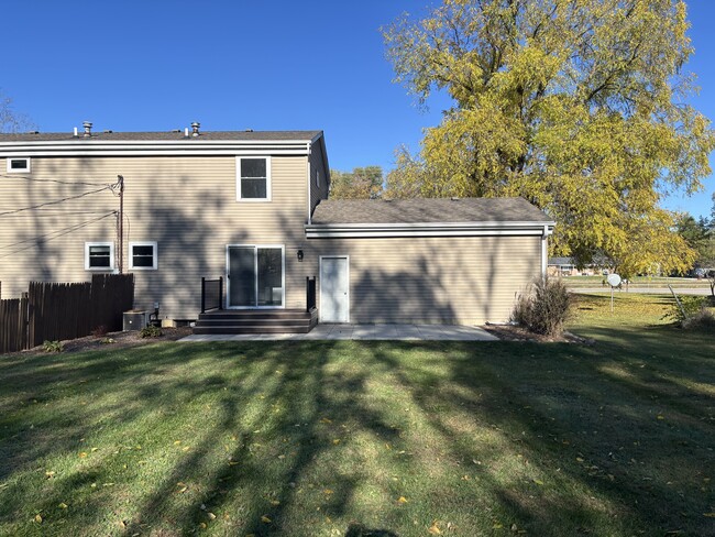 Photo - 895 N Cedar Rd