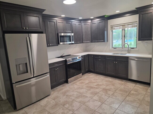 435 Steinway Rd Unidad 2
