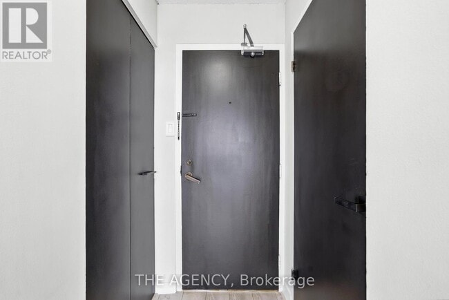 Photo - 2350 Dundas St W Unit 2911A