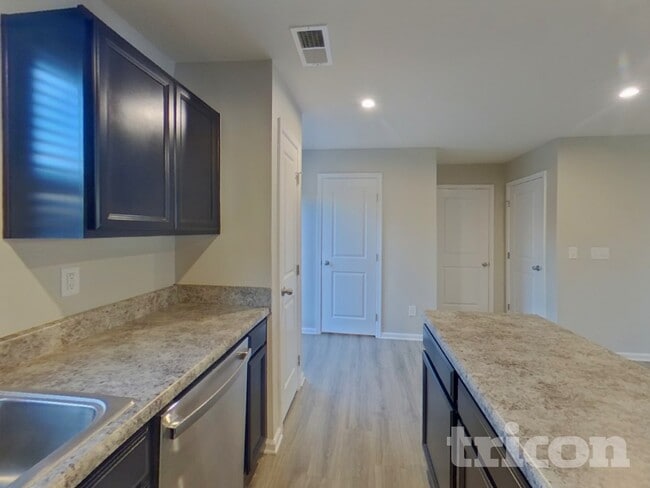 Photo - 467 Hobson Wy