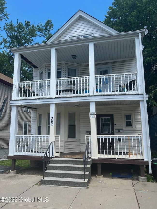 Building Photo - 353 3rd St Unit #3