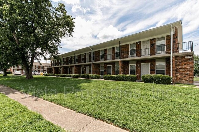 Building Photo - 4800 Saddlebrook Ln Unit Apt 2