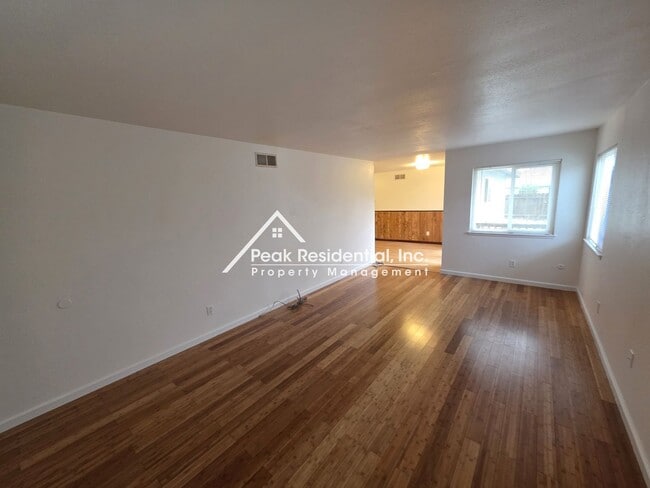 Photo - Nice Sacramento 2bd/1ba Duplex!
