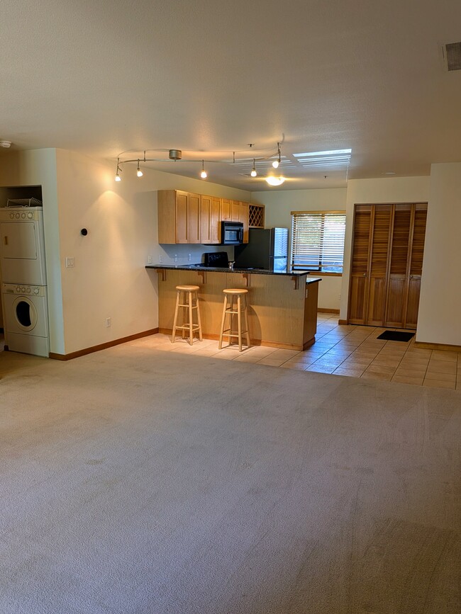 Front Room/kitchen - 920 NW Naito Pky Unit 920-J12