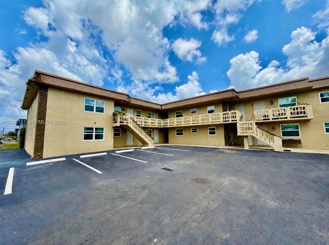 Building Photo - 5771 SW 36th Ct Unit 301