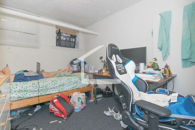 Photo - Packards Corner BU 4 bed 1.5 bath for 9.1 Heat Hw inc Students ok,