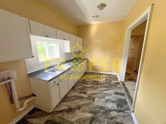Photo - 3 bedrooms 1 bathrooms house for rent
