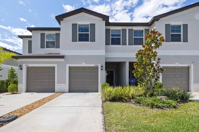 Building Photo - "Charming Water-view Retreat in a gated co... Rental