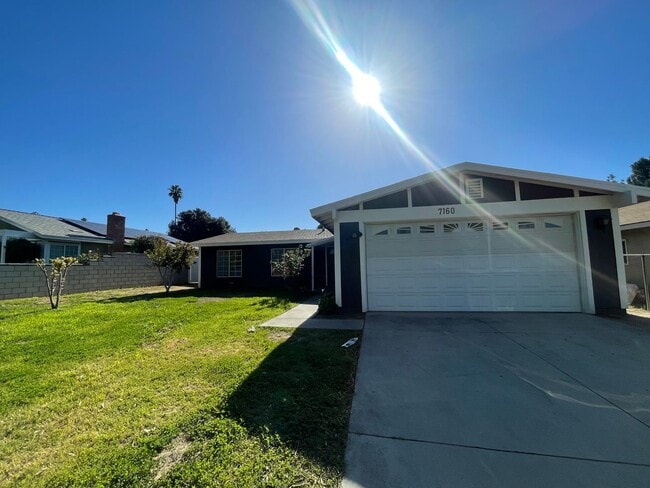 Newly painted Four Bedroom Two Bathroom Ho... - Newly painted Four Bedroom Two Bathroom Ho... Casa