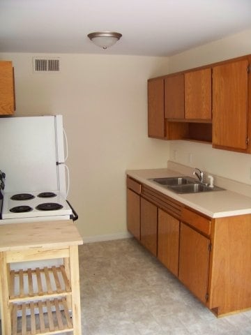 Kitchen - Churchill Apartments