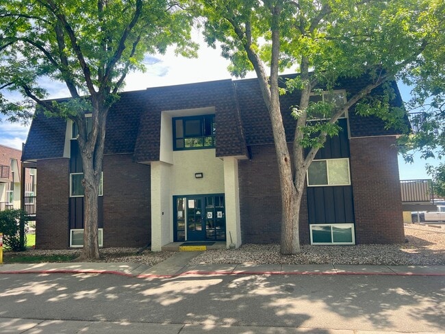 Building Photo - Spacious 2 Bed 1.5 Bath Condo in Hamden South Unit D4-303