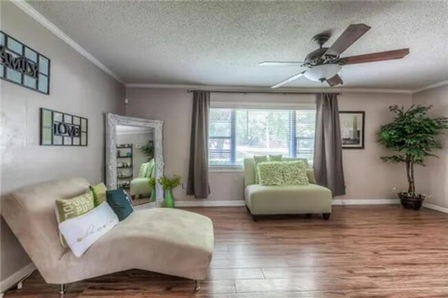 Photo - 2805 W 75th St