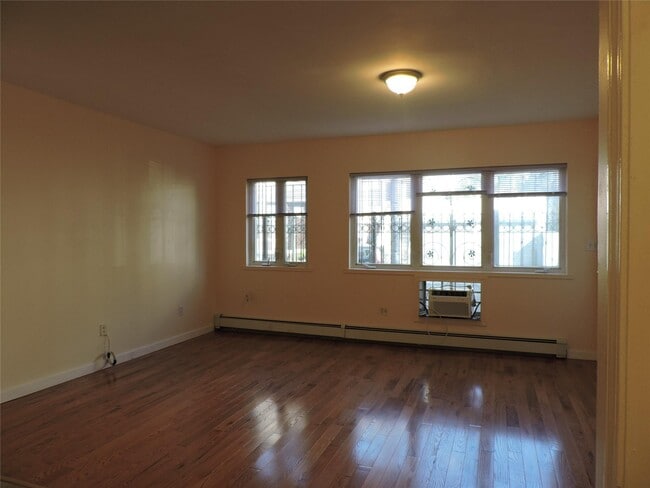 Photo - 1031 Halsey St